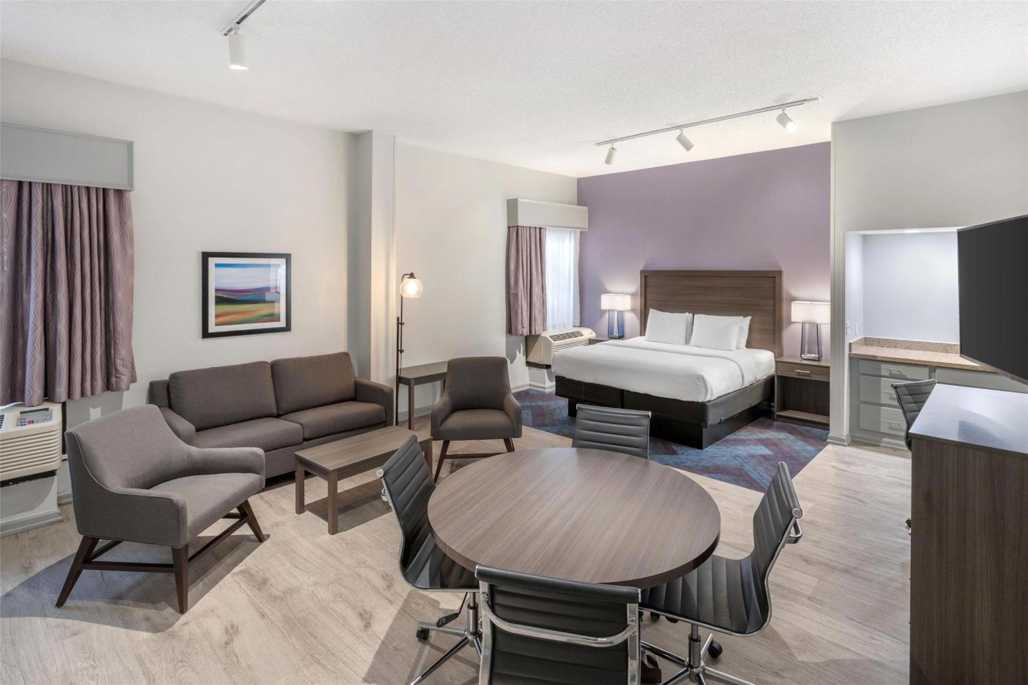 Hotel Western Hickory